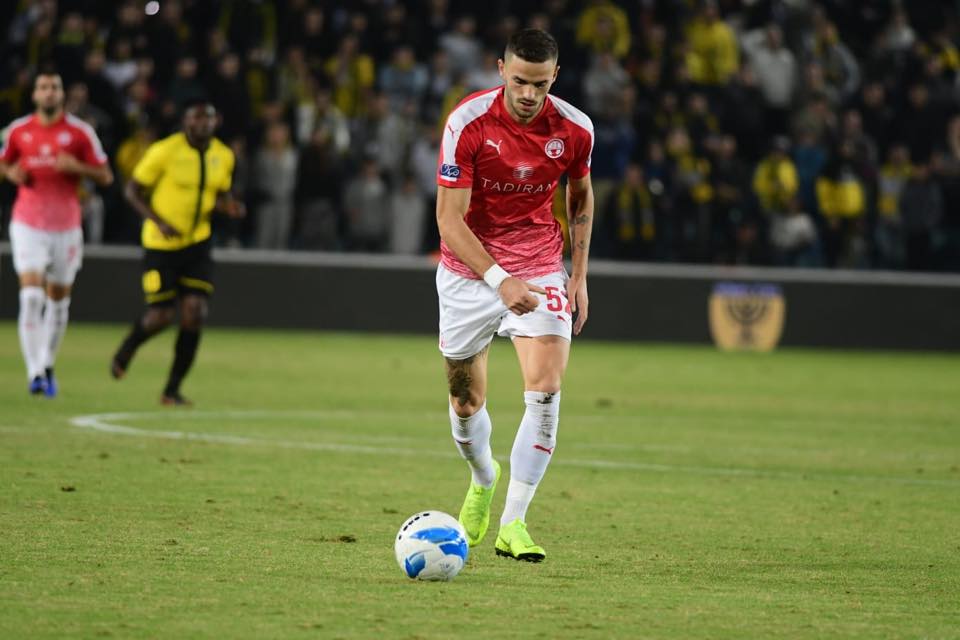 טדי אריק סאבו בועט. איתמר ניצן הודף (צילום: באדיבות הפועל ''תדיראן'' באר שבע)